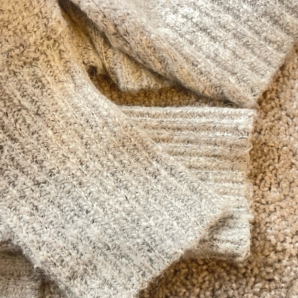 Beautiful bulky sweater with cowl neck - cotton / poly/ wool blend - super soft - Picture 4 of 4